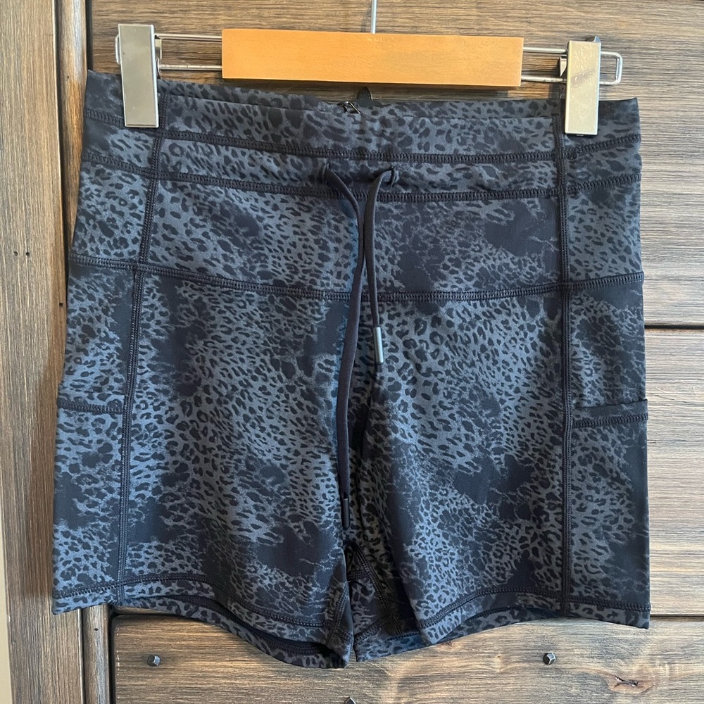 🖤 𝐙𝐘𝐈𝐀 NWT 𝐁𝐥𝐚𝐜𝐤 𝐋𝐞𝐨𝐩𝐚𝐫𝐝 𝐏𝐨𝐜𝐤𝐞𝐭 𝐃𝐫𝐚𝐰𝐬𝐭𝐫𝐢𝐧𝐠 𝐋𝐮𝐱𝐞 𝐇𝐮𝐬𝐭𝐥𝐞 𝐒𝐡𝐨𝐫𝐭𝐬 - 𝟐